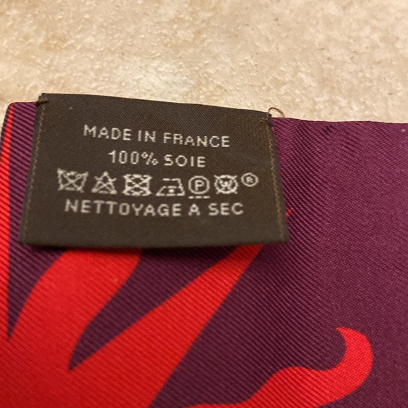 Hermes ASTROLOGIE DOT Silk Vibrant Red and Green Twilly Scarf - Picture 4 of 5